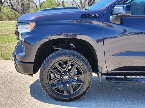 Used 2024 Chevrolet Silverado 1500 LT Trail Boss w/ Convenience Package II image 8