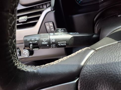 Used 2017 Chevrolet Suburban Premier RWD image 10