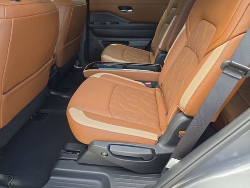 New 2026 Nissan Pathfinder Platinum image 17