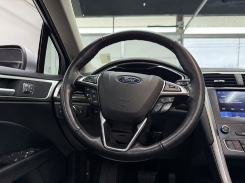 Used 2020 Ford Fusion SEL image 15