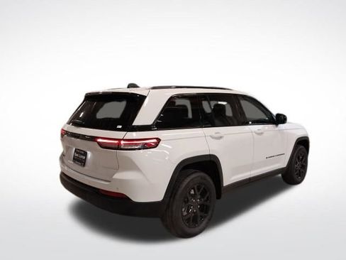 New 2025 Jeep Grand Cherokee Altitude image 26