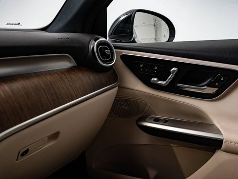 Certified 2026 Mercedes-Benz GLC 300 4MATIC image 38