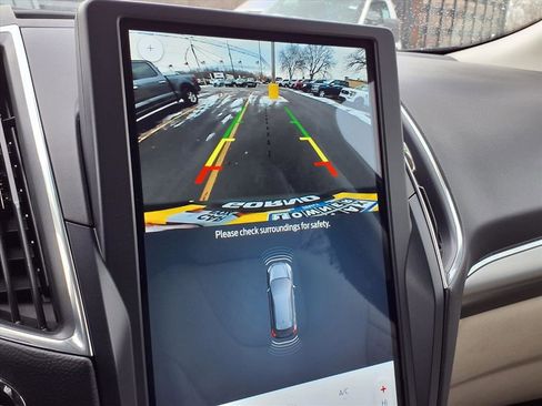 Used 2023 Ford Edge Titanium image 8