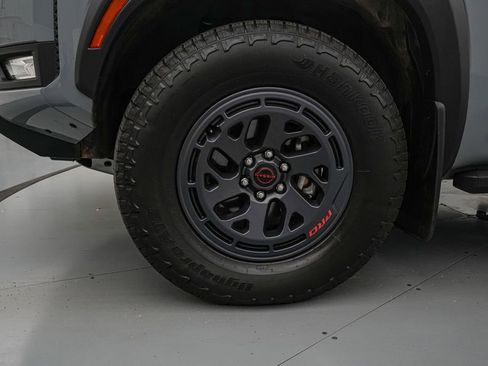 Used 2025 Nissan Frontier PRO-4X AWD/4WD image 12