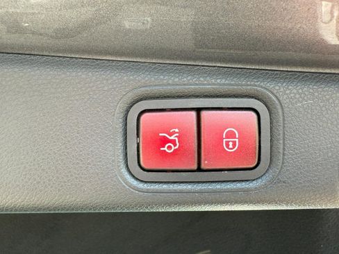 Used 2019 Mercedes-Benz E 300 4MATIC image 37