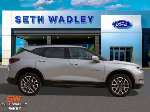 Used 2025 Chevrolet Blazer RS image 2