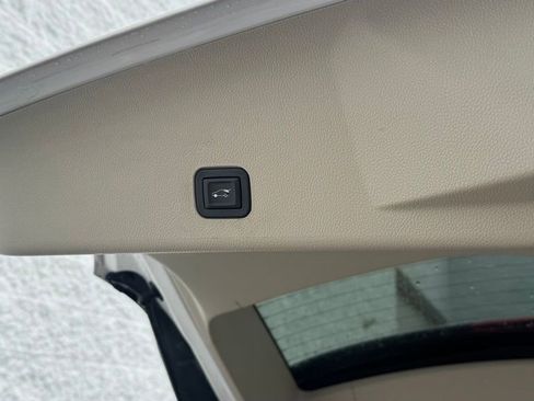 Used 2011 Cadillac SRX Premium image 6