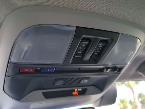 Used 2022 Subaru Crosstrek 2.5i Sport w/ Moonroof Package image 22