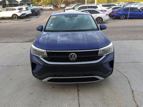 Certified 2023 Volkswagen Taos SE image 4