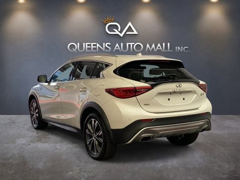 Used 2017 INFINITI QX30 Premium w/ Navigation Package AWD/4WD image 4