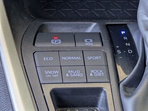 Used 2025 Toyota RAV4 XLE image 22