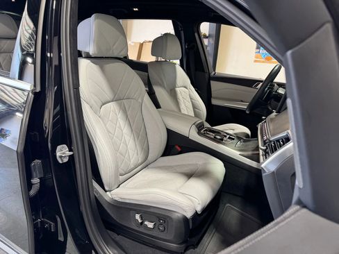 Used 2023 BMW X7 xDrive40i w/ Premium Package image 17