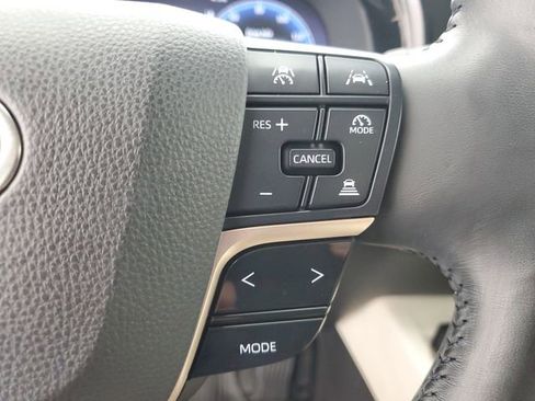 Used 2023 Toyota Crown Limited w/ Advanced Technology Package image 24