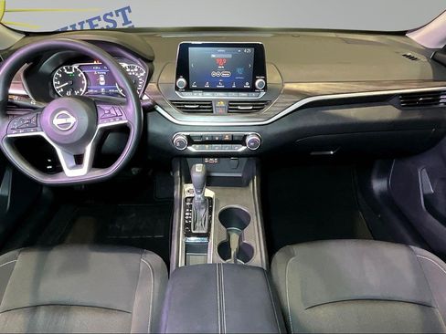 Used 2025 Nissan Altima 2.5 SV FWD image 8