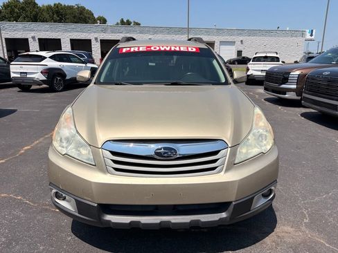 Used 2010 Subaru Outback 2.5i Premium AWD/4WD image 2