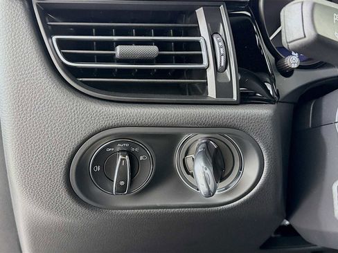 New 2026 Porsche Macan image 14