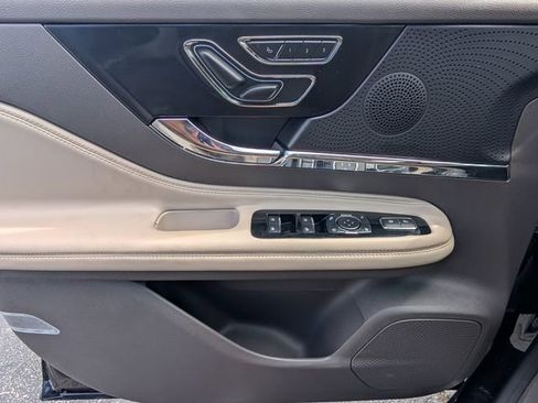 Used 2023 Lincoln Corsair FWD w/ Equipment Group 101A image 33