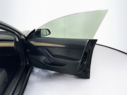 Used 2021 Tesla Model 3 Standard Range Plus image 32