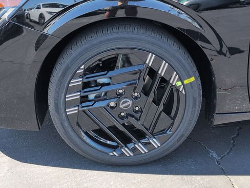 New 2026 Nissan Sentra SR w/ Floor Mat Package FWD image 9