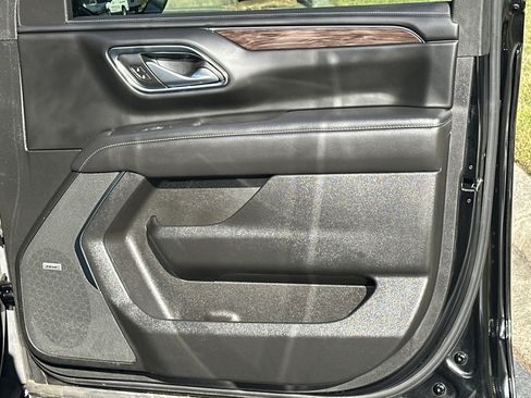 Used 2023 Chevrolet Suburban LT image 16