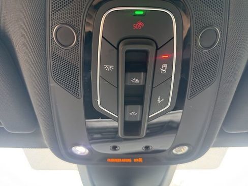 Used 2023 Audi e-tron Premium Plus w/ Premium Plus Package image 28