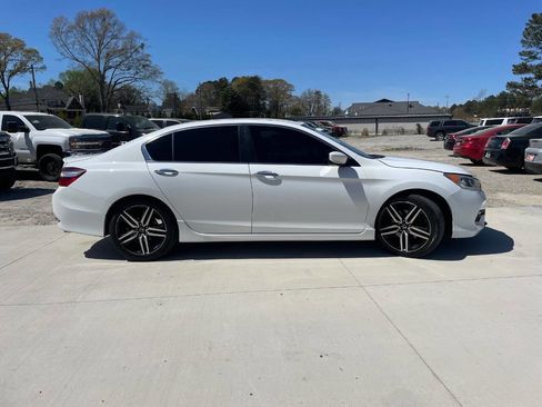 Used 2017 Honda Accord Sport image 5