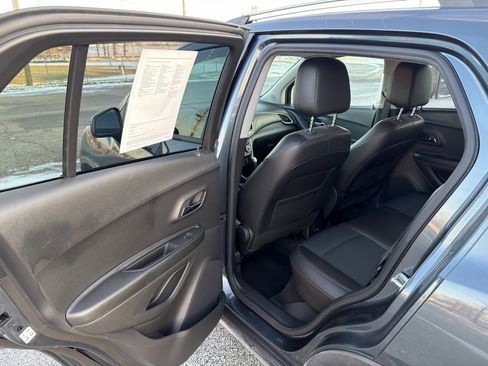 Used 2021 Chevrolet Trax LT w/ LT Convenience Package image 26