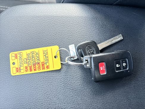 Used 2022 Toyota Tacoma TRD Sport image 27