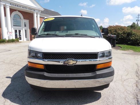 Used 2017 Chevrolet Express 2500 LT w/ LT Preferred Equipment Group RWD image 10