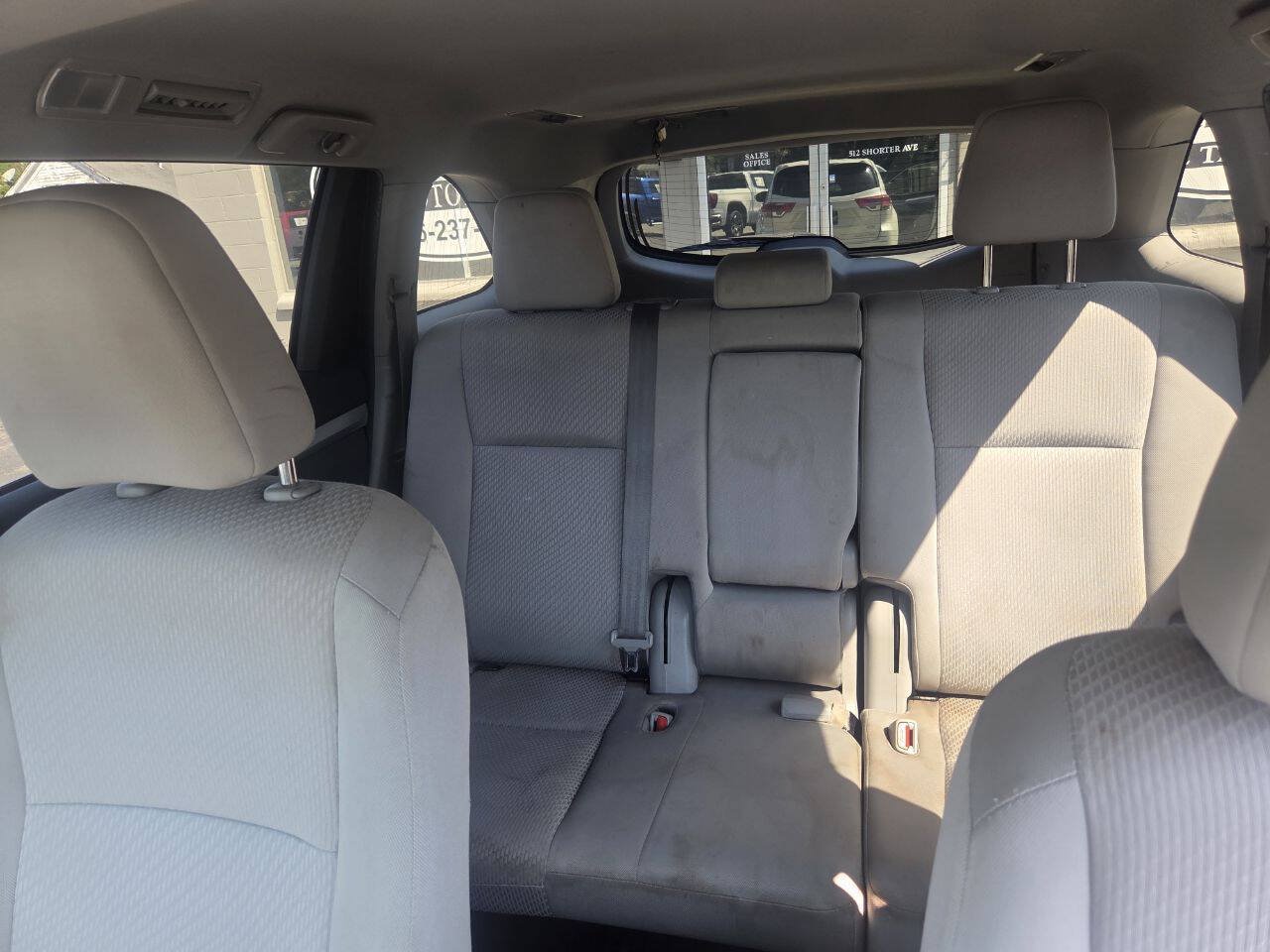 Used 2019 Toyota Highlander LE FWD image 12