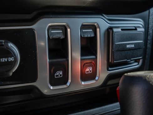 Used 2020 Jeep Wrangler Sport image 11