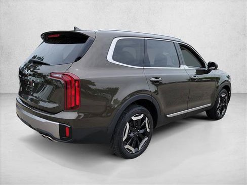 Used 2025 Kia Telluride S FWD image 5