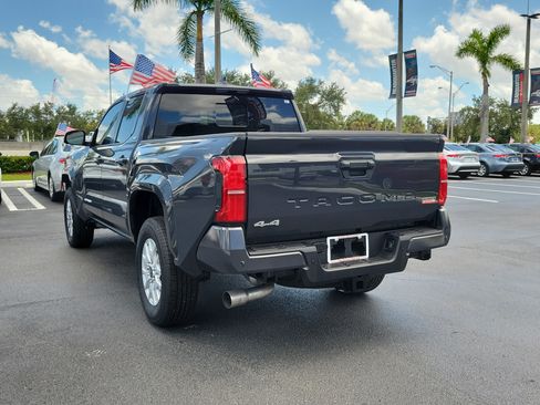 Used 2025 Toyota Tacoma SR5 w/ SR5 Upgrade Package AWD/4WD image 9
