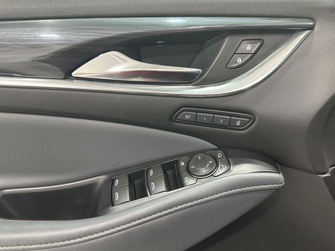 Used 2022 Buick Enclave Premium AWD/4WD image 19
