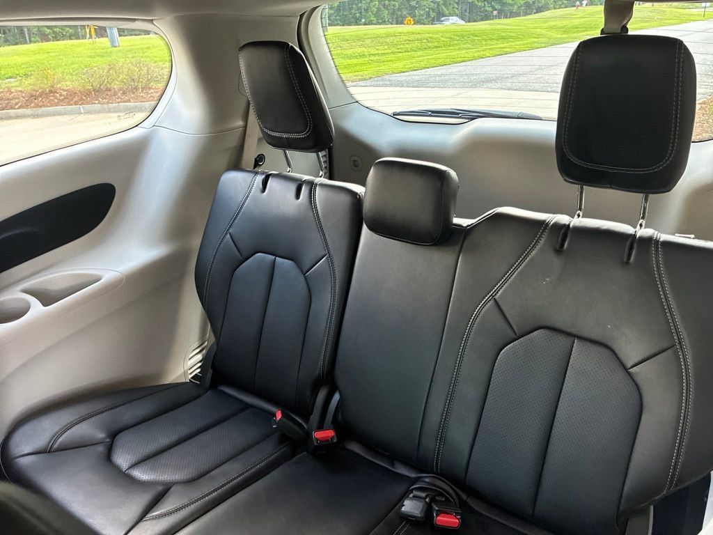 Used 2024 Chrysler Pacifica Touring-L FWD image 14