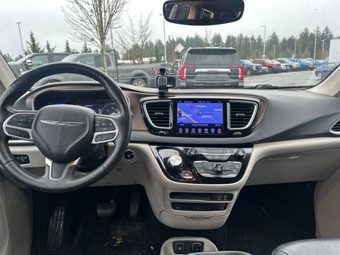 Used 2017 Chrysler Pacifica Touring-L Plus image 6