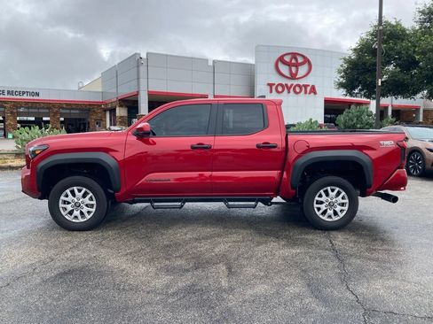 Used 2025 Toyota Tacoma TRD Off-Road AWD/4WD image 8