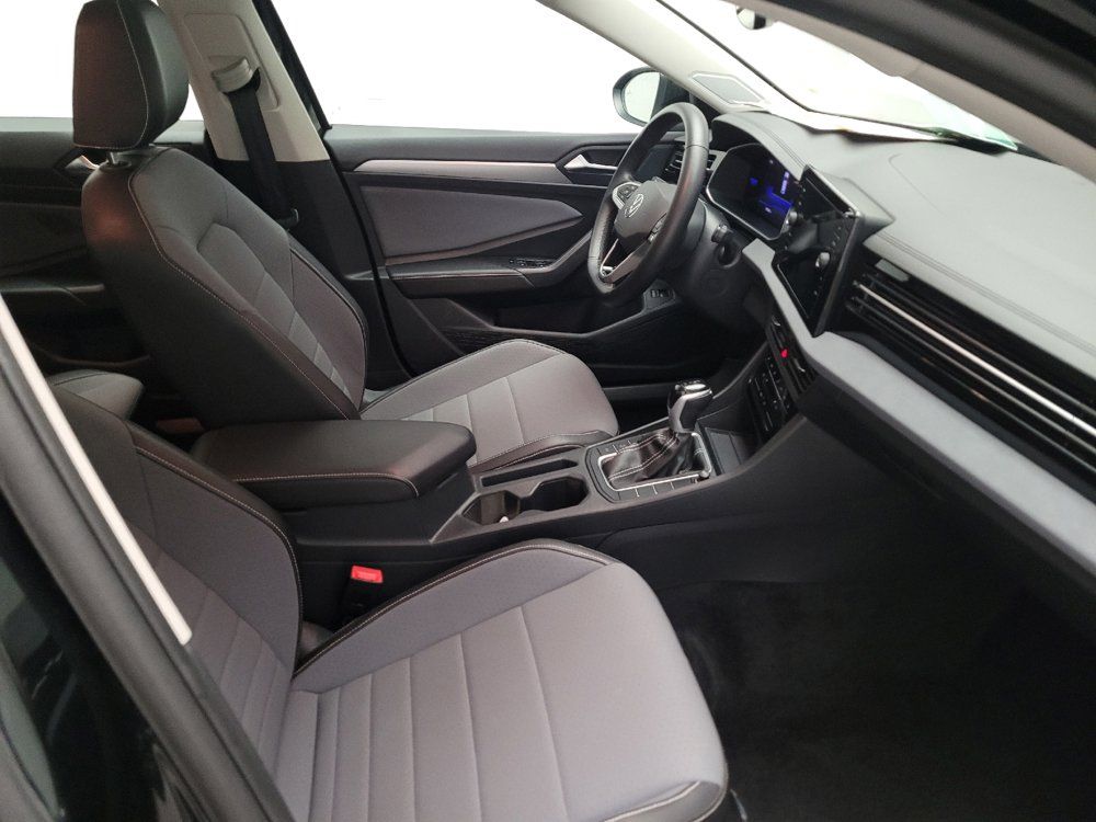 Used 2025 Volkswagen Jetta SE FWD image 21