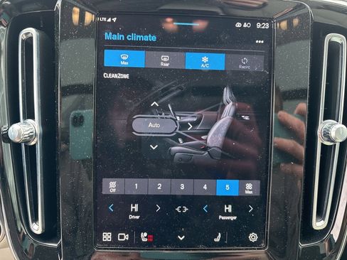 Used 2023 Volvo XC40 B5 Plus w/ Protection Package Premier image 23