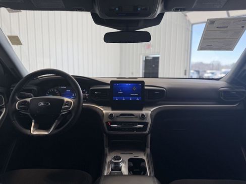 Certified 2023 Ford Explorer XLT w/ Class IV Trailer Tow Package image 11