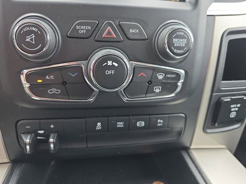 Used 2015 RAM 2500 SLT w/ Luxury Group image 51