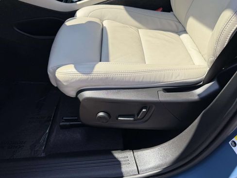 Used 2023 Volvo XC40 B5 Plus w/ Climate Package AWD/4WD image 17