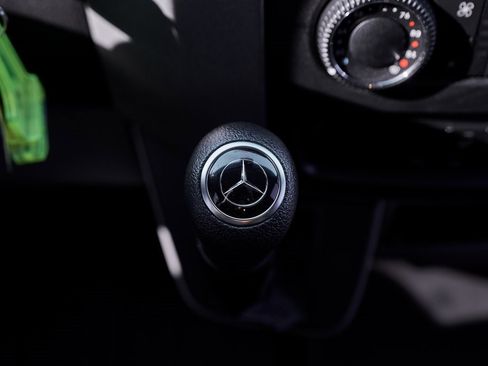 Used 2018 Mercedes-Benz Sprinter 2500 image 62