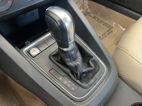 Used 2015 Volkswagen Jetta SE FWD image 24