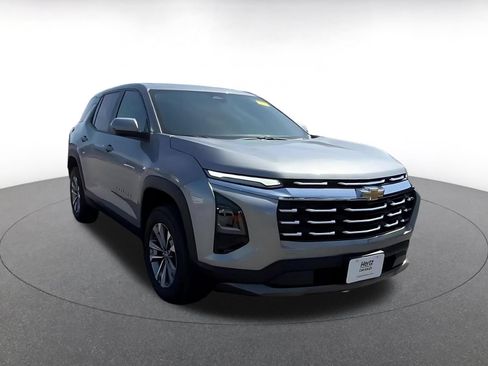 Used 2025 Chevrolet Equinox LT FWD image 3