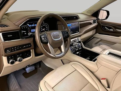 Used 2021 GMC Yukon XL Denali w/ Denali Premium Package AWD/4WD image 12