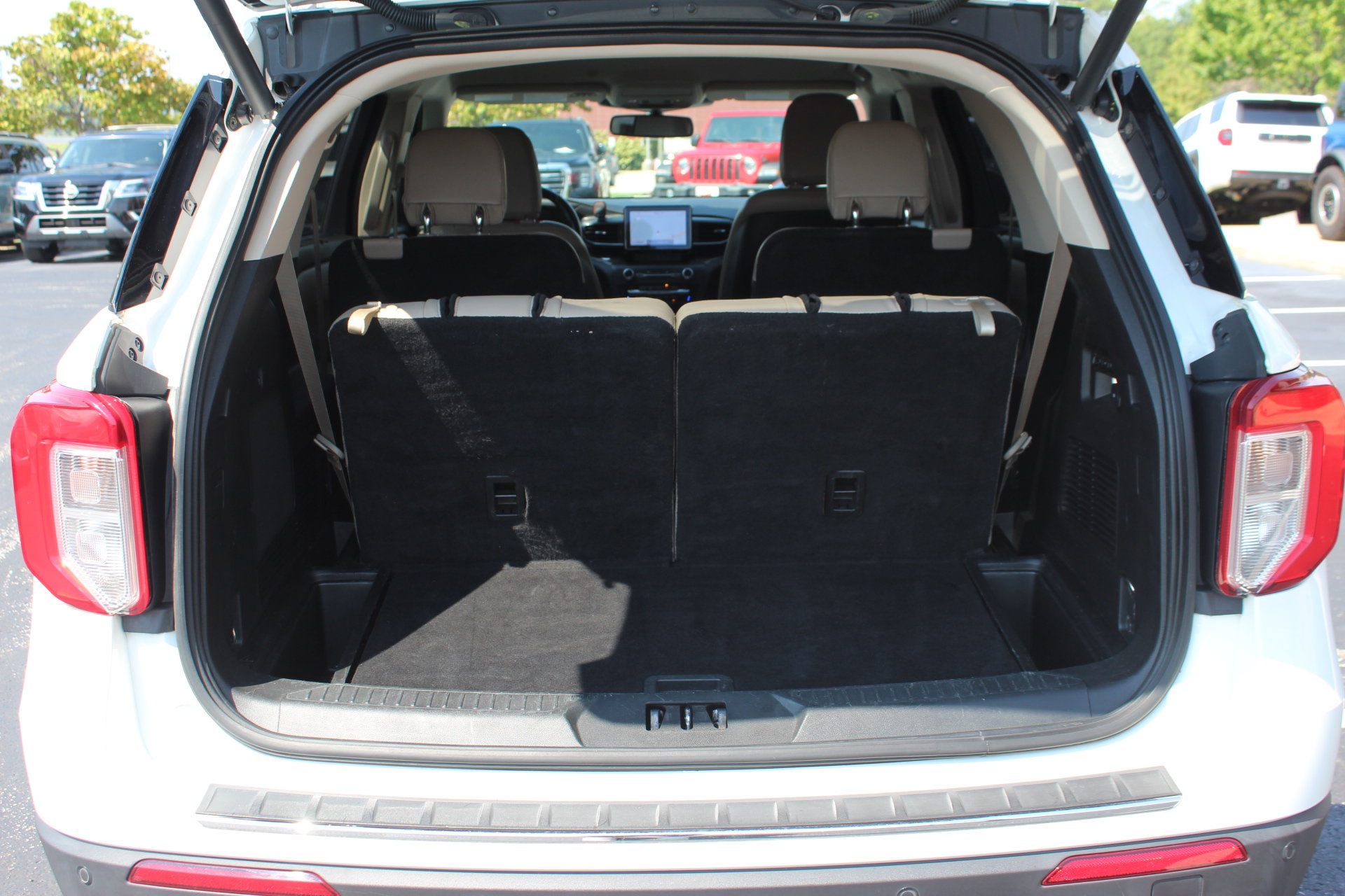 Used 2020 Ford Explorer Limited AWD/4WD image 8