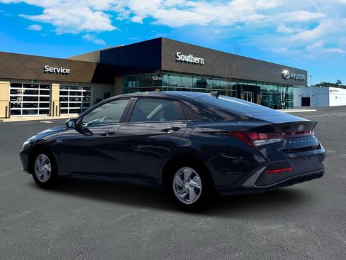New 2026 Hyundai Elantra SE FWD image 4