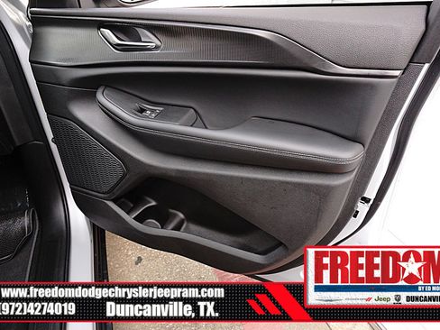 New 2025 Jeep Grand Cherokee Laredo X image 40