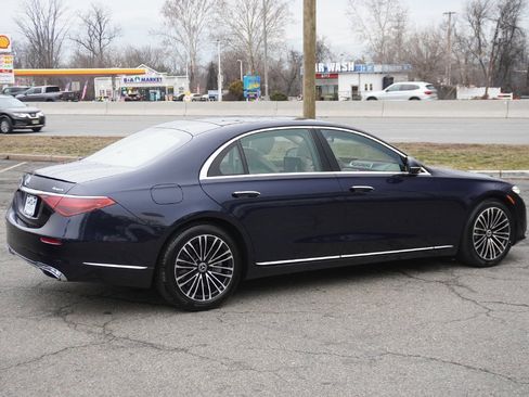 Used 2023 Mercedes-Benz S 580 4MATIC Sedan w/ 3D Technology Package image 17